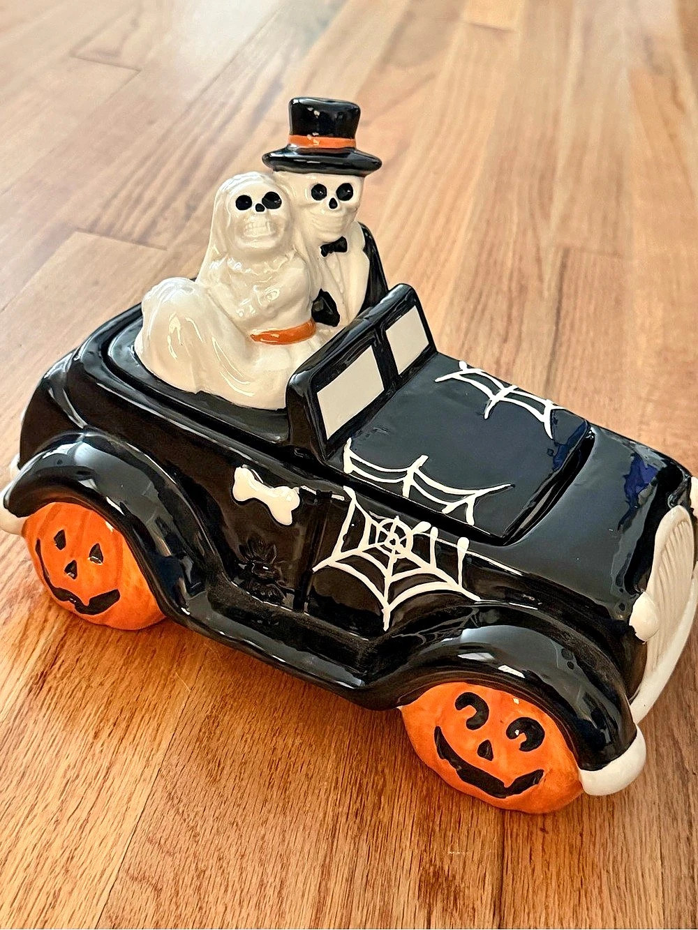 Potter's Studio Halloween Skeleton Bride Groom Convertible Car Cookie Jar Dish